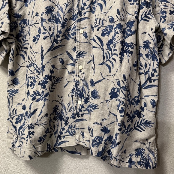 American Eagle Poolside Floral Button Up Shirt - Picture 6 of 12
